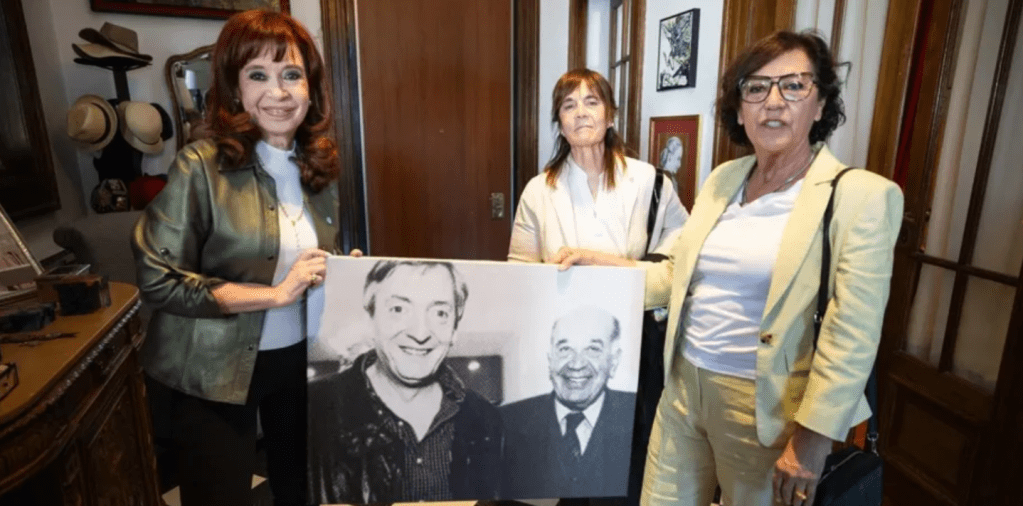 En su prisión domiciliaria, Cristina Kirchner recibió a Silvia Sapag y Beatriz Gentile e impulsó sus&nbsp;candidaturas